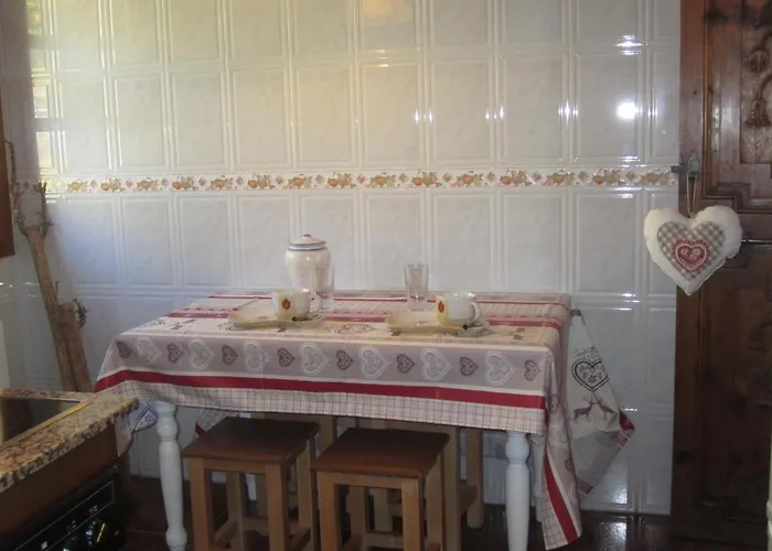 Vistas Al Sarrio 公寓